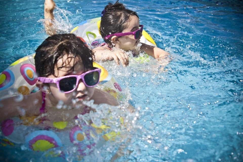 Things to keep in mind about mosaic swimming pools