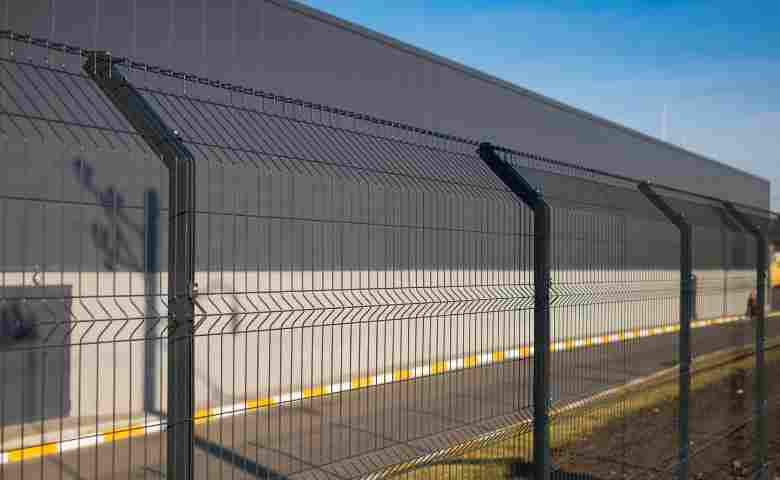 Detailed planning of fence installation with cost analysis