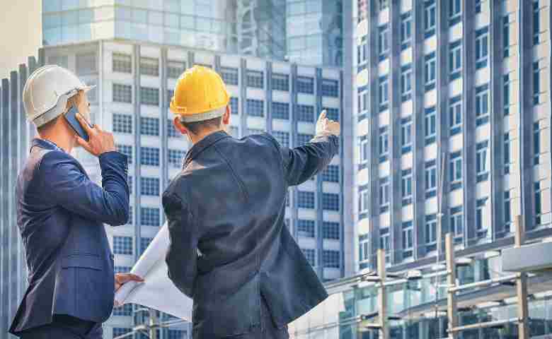 Construction H&S consultant conducting a safety audit on site