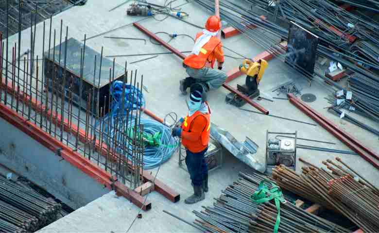 The Internet of Things (IoT) in Construction Connecting Equipment, People and Processes