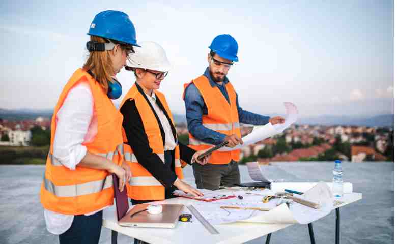 team-meeting-communication-skills-construction