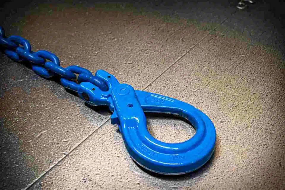 Heavy-duty lifting chains